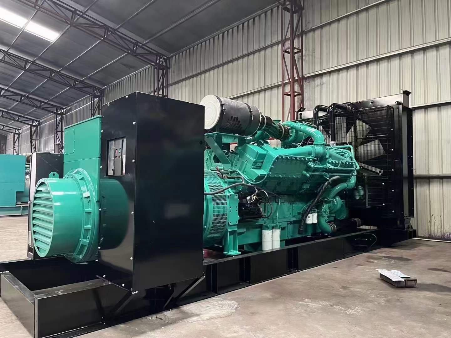 乌拉特中如何降低 800kW 柴油发电机输出电流的波动？