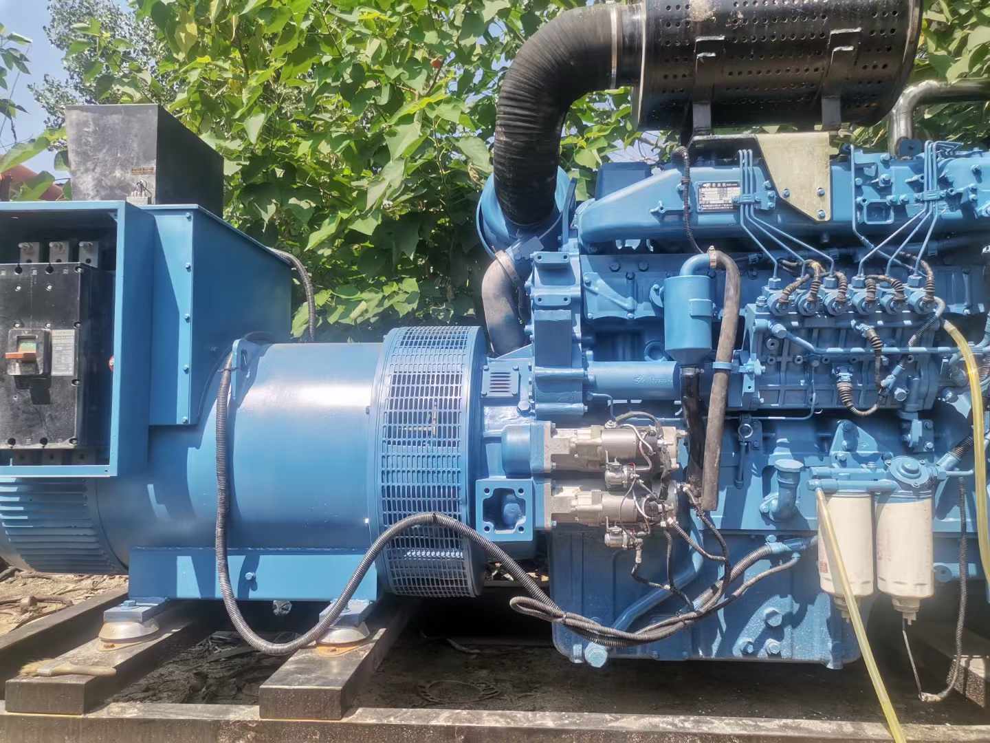 乌拉特中详细说明降低 800kW 柴油发电机输出电流波动的方法