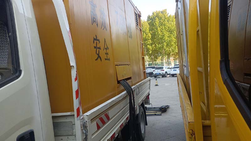 乌拉特中如何判断柴油发电机组和UPS电源的切换时间是否符合要求？