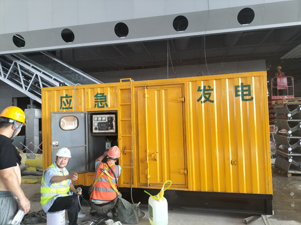 乌拉特中怎样判断空气滤清器是否需要更换？